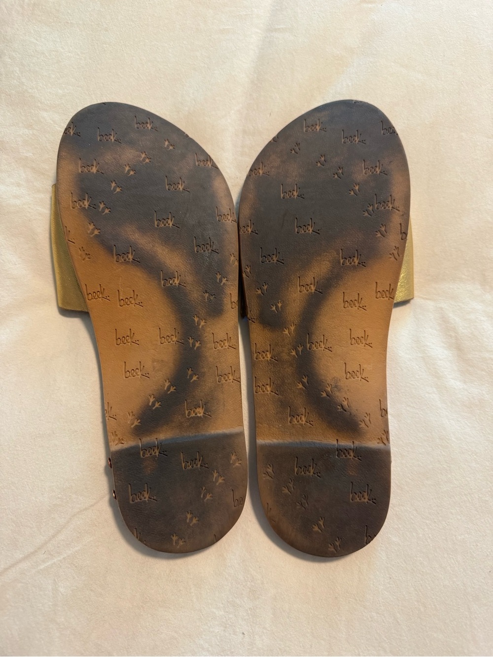 Beek Gold Slides - Picture 4 of 4